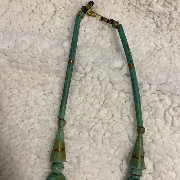 Turquoise colored necklace - Picture 3 of 3